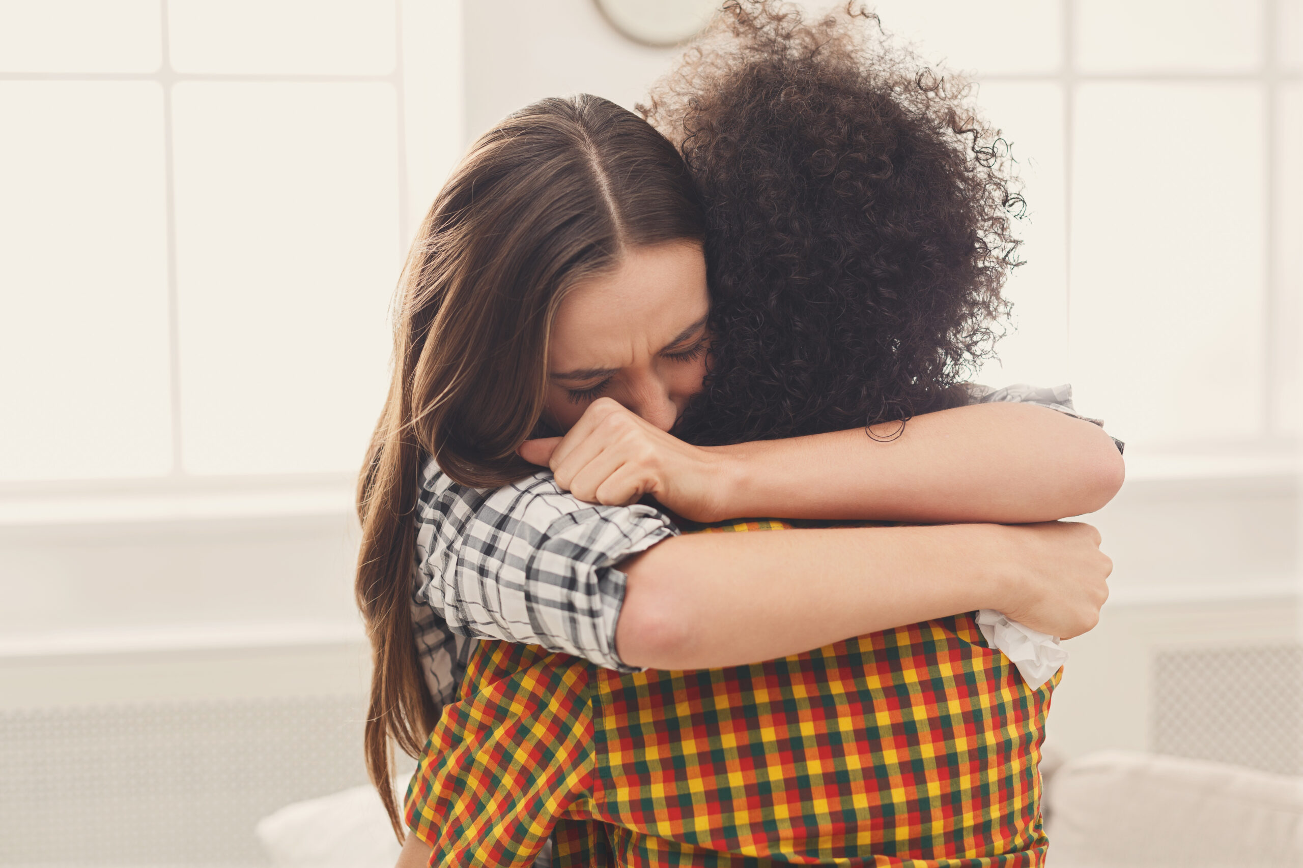 What to Do When Someone’s Grieving: 6 Ways to Support the Bereaved